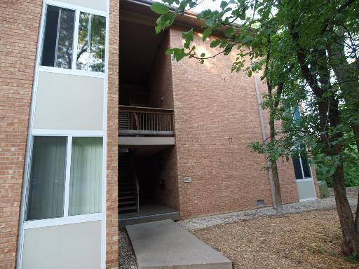 5821 Oakwood Dr. #F, Lisle, IL 60532