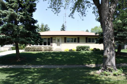 606 Merlin Dr., Schaumburg, IL 60193