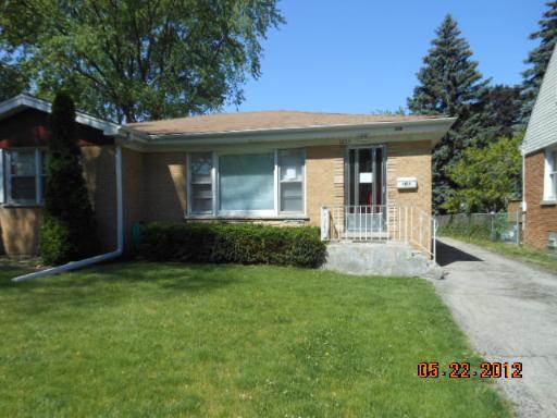 1854 Pine St., Des Plaines, IL 60018