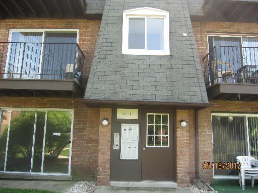 9391 Bay Colony Dr. #1E, Des Plaines, IL 60016
