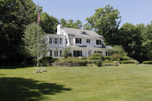 425 E Woodland Rd., Lake Forest, IL 60045