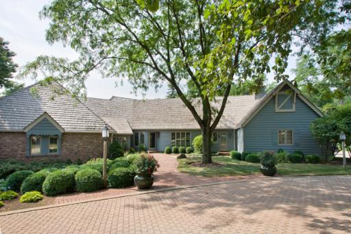 9 Longmeadow Dr., Barrington Hills, IL 60010