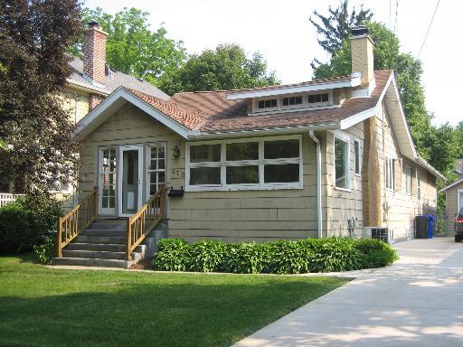 379 Hillside Ave., Glen Ellyn, IL 60137