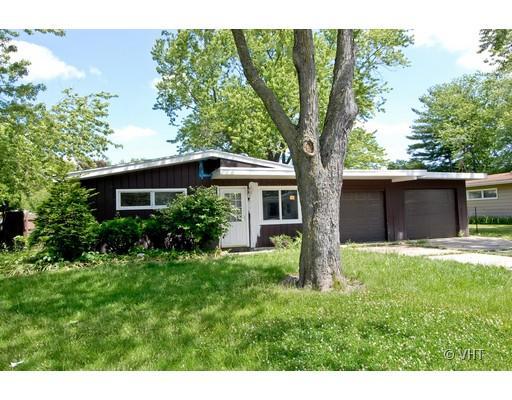 307 John St., North Aurora, IL 60542