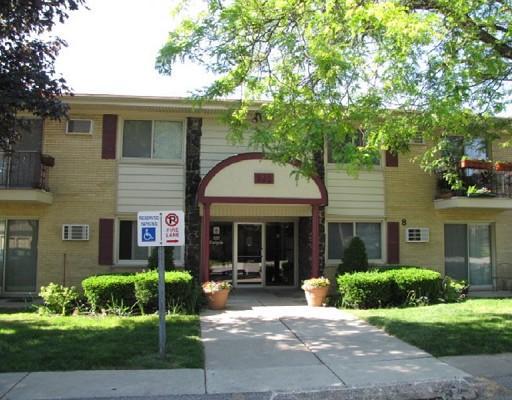 531 Carlysle Dr. #4, Clarendon Hills, IL 60514