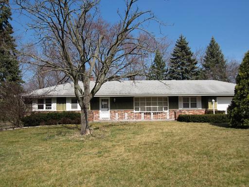 1112 Woodcrest Dr., Downers Grove, IL 60516