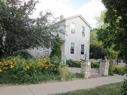 834 Bangs St., Aurora, IL 60505