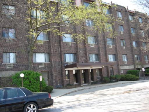 4624 N Commons Dr. #111, Chicago, IL 60656
