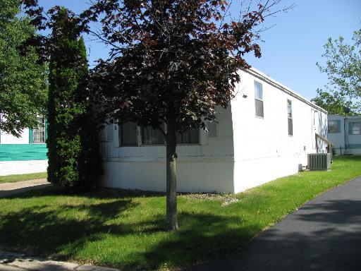 2406 Chestnut Ln., Sycamore, IL 60178