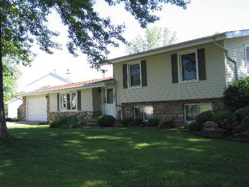 910 Robinhood Ln., Ottawa, IL 61350