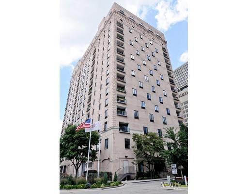 345 N Canal St. #406, Chicago, IL 60606