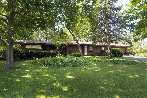 1001 W Clarendon Rd., Arlington Heights, IL 60004