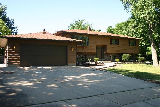1500 W Hillcrest Rd., Downers Grove, IL 60516