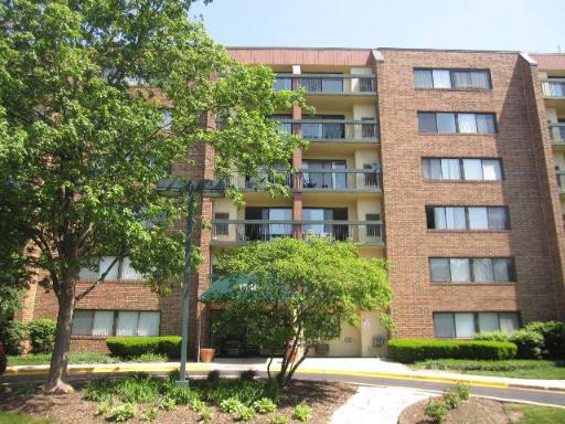 1840 Huntington Blvd. #104, Hoffman Estates, IL 60169