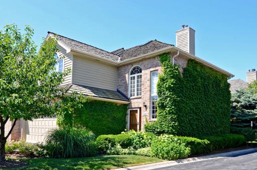 422 Ashbury Dr., Hinsdale, IL 60521
