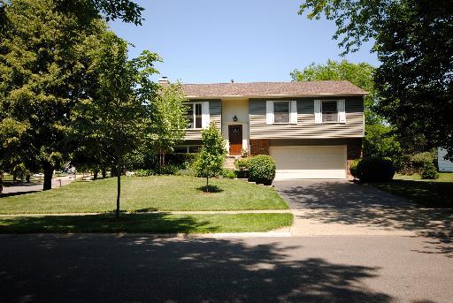 336 Cascade Dr., Crystal Lake, IL 60012
