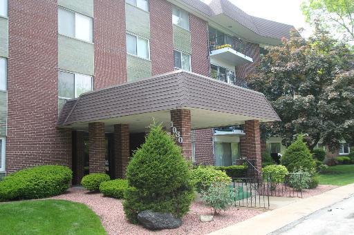 1030 S Fernandez Ave. #3J, Arlington Heights, IL 60005