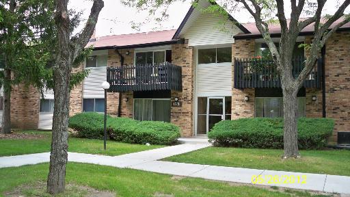 15B Kingery Quarter St. #105, Willowbrook, IL 60527