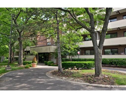 9244 Gross Point Rd. #C408, Skokie, IL 60077