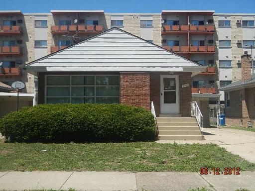 7741 Taylor St., Forest Park, IL 60130