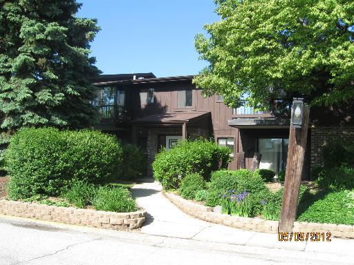 56 Piers Dr. #102, Westmont, IL 60559