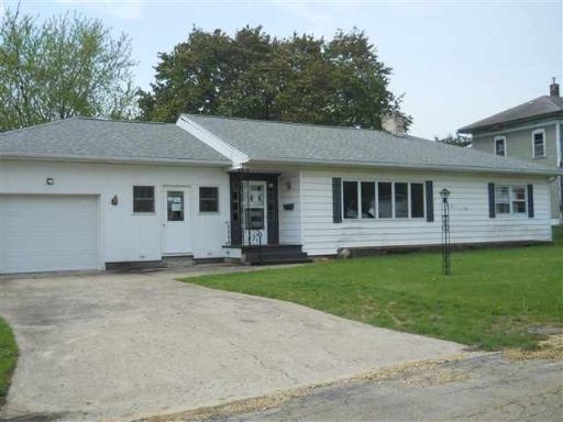 716 E Pearl St., Lanark, IL 61046
