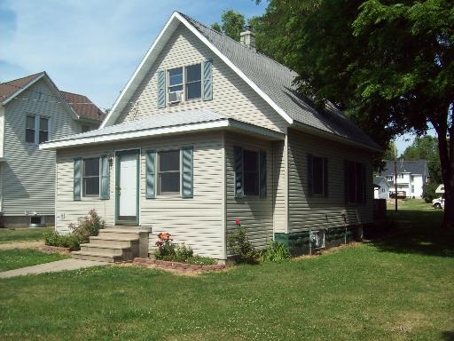 106 Fourth St., Walnut, IL 61376