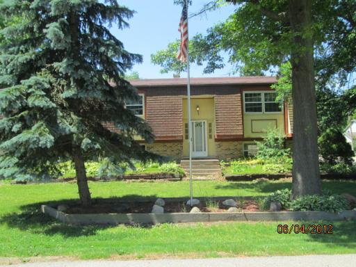 2705 S Riverside Dr., Mchenry, IL 60050