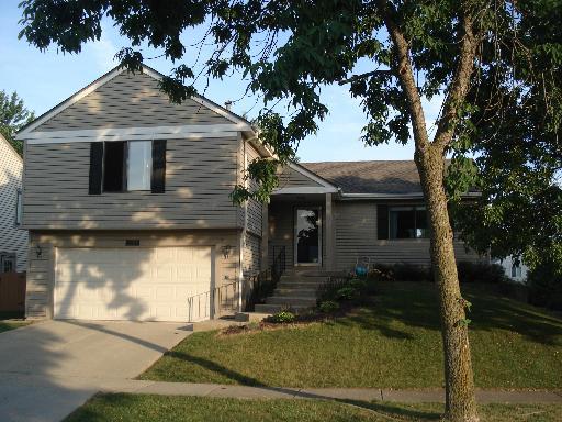 303 Albert Dr., Vernon Hills, IL 60061