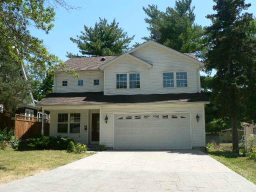 114 Elm Ave., North Aurora, IL 60542