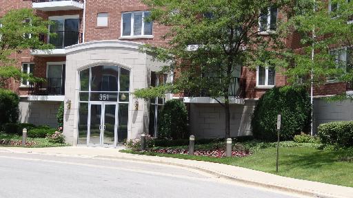 351 Town Place Cir. #504, Buffalo Grove, IL 60089