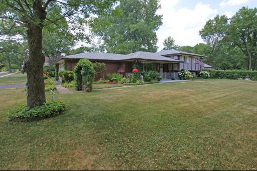 17W012 Terry Tr., Willowbrook, IL 60527