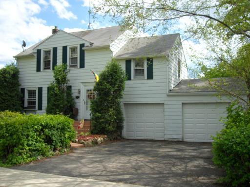 409 Shady Ln., Mundelein, IL 60060