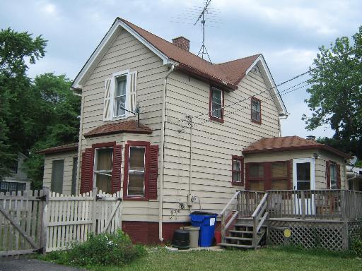 821 James Ct., Waukegan, IL 60085