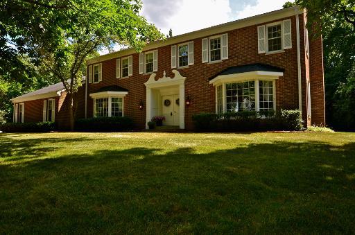 489 Pinewoods Dr., North Barrington, IL 60010