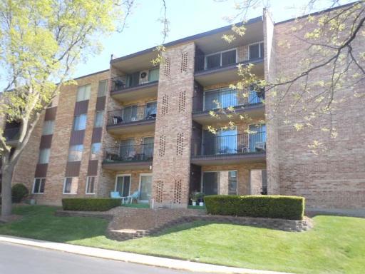 500 W Huntington Commons Rd. #455, Mount Prospect, IL 60056