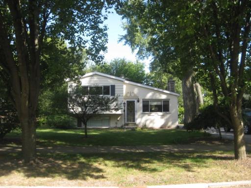 292 Elm St., Glen Ellyn, IL 60137