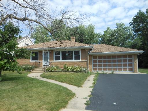 100 Beach Dr., Algonquin, IL 60102