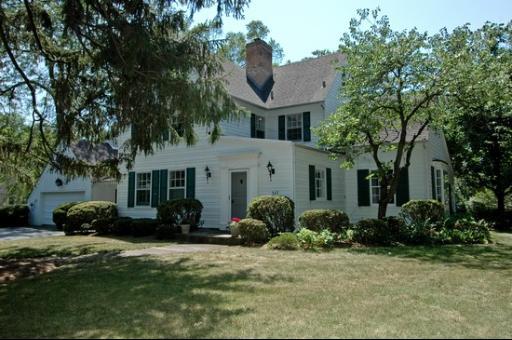 347 W Woodstock St., Crystal Lake, IL 60014