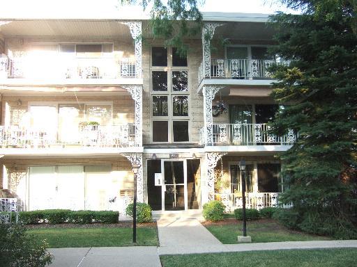 945 8th Ave. #4, La Grange, IL 60525