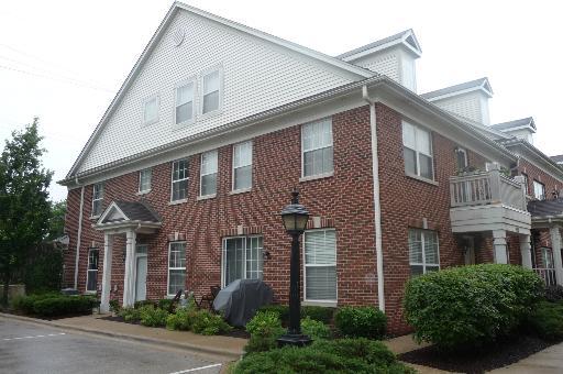 431 Commons Cir., Clarendon Hills, IL 60514