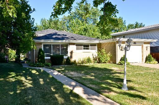 9343 Kenneth Ave., Skokie, IL 60076