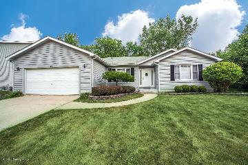 152 Rockhurst Rd., Bolingbrook, IL 60440