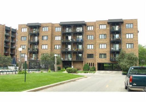 9382 Landing Ln. #302, Des Plaines, IL 60016