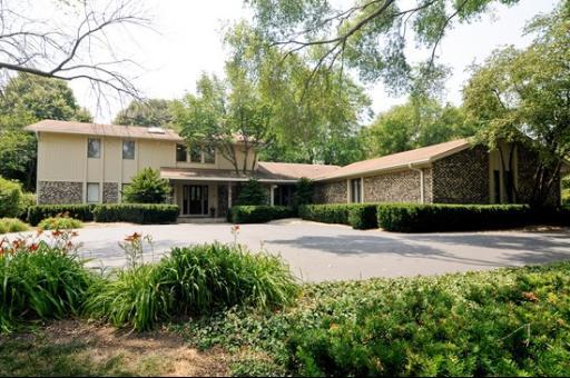 4 James Dr., Hawthorn Woods, IL 60047