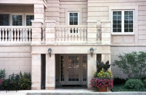 2000 Green Bay Rd. #202, Highland Park, IL 60035