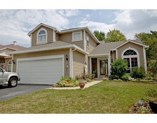 987 Castlewood Ln., Bartlett, IL 60103