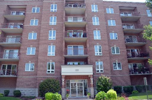 501 Alles St. #303A, Des Plaines, IL 60016