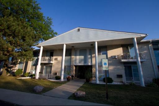9460 Dee Rd. #2D, Des Plaines, IL 60016
