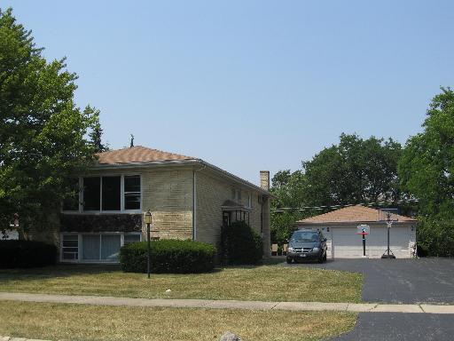 16W674 56th Pl., Clarendon Hills, IL 60514